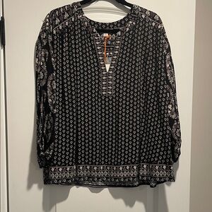 NWT Knox Rose Black and White Women's Blouse